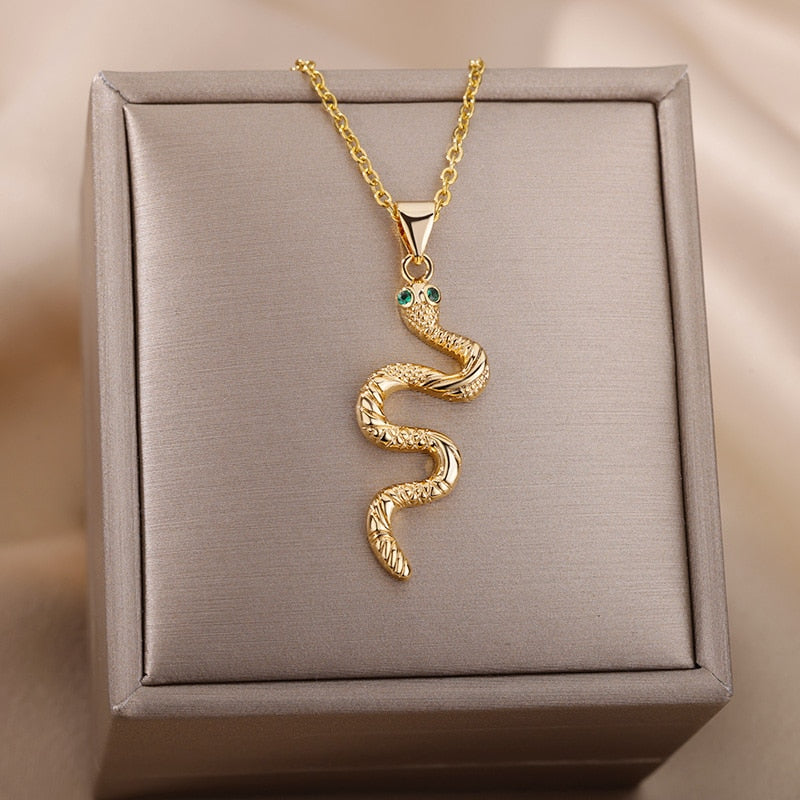 Colar com Pingente Cobra Banhado a Ouro 18k | BELLORIE