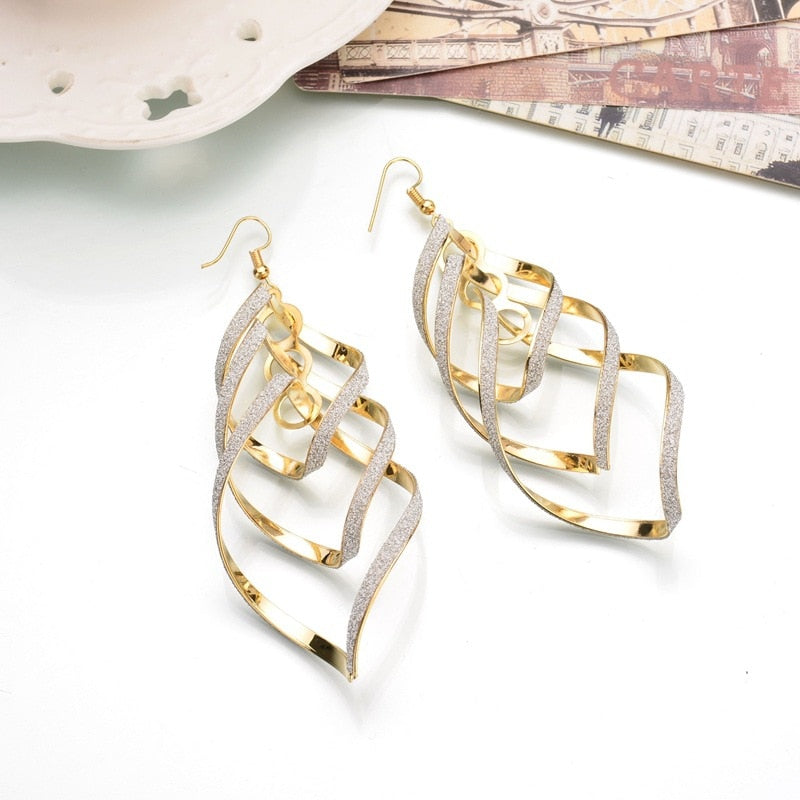 Brinco Dourado Estendido Luxury | BELLORIE