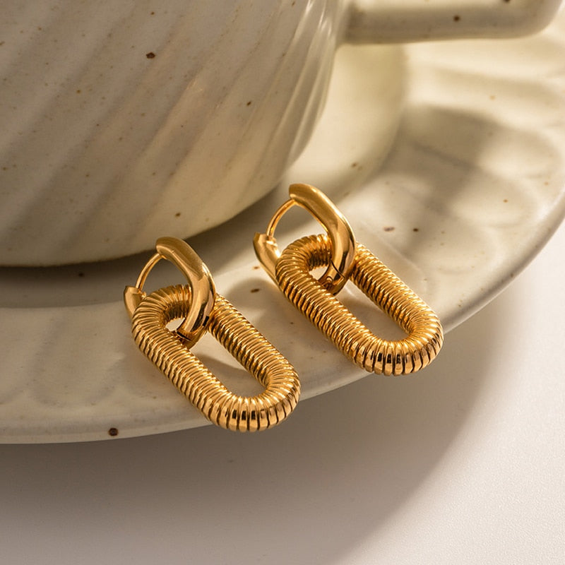 Brinco Geométrico Banhado a Ouro 18k | BELLORIE