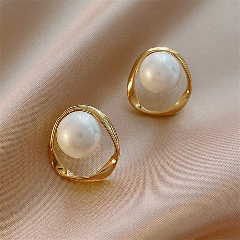 Brinco Irregular com Pérola | BELLORIE