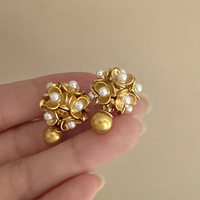 Brinco Flor Luxury Dourada | BELLORIE