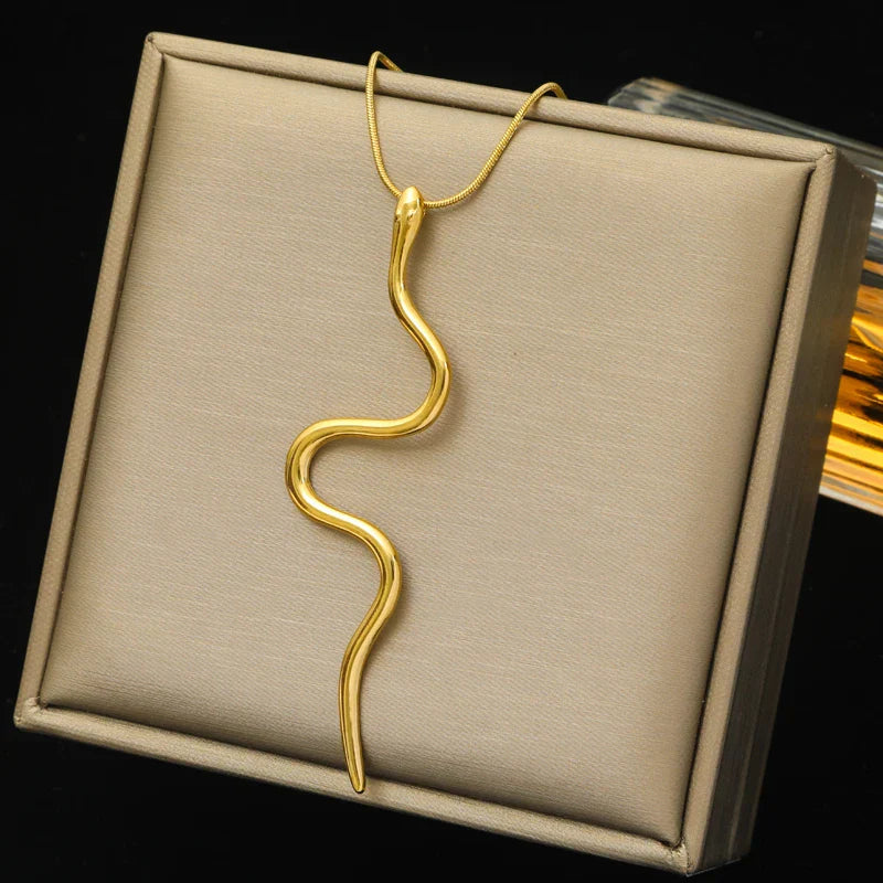 Colar Pingente Cobra Luxe | BELLORIE