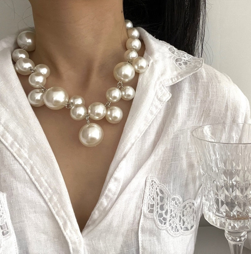 Colar Clavícula com Pérolas | BELLORIE