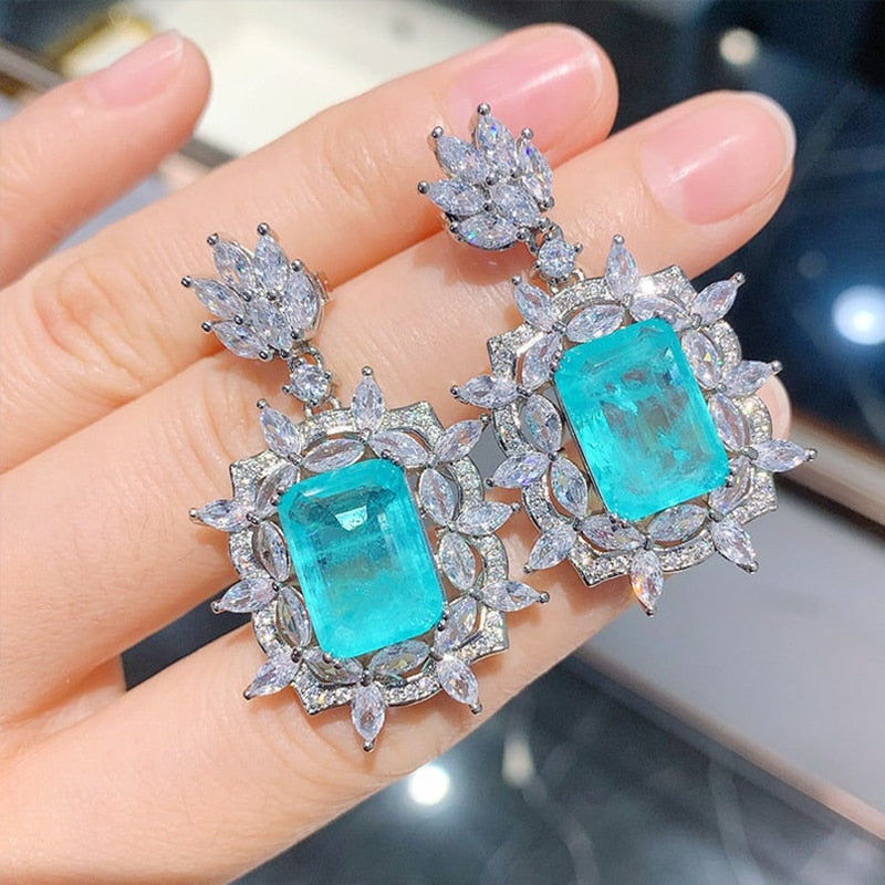 Brinco Luxe Cravejado com Cristais de Zircônia | BELLORIE