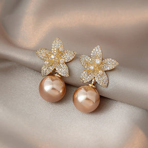 Brinco Flor Rose Gold com Pérola | BELLORIE