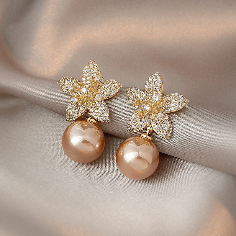 Brinco Flor Rose Gold com Pérola | BELLORIE