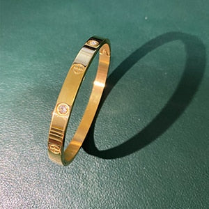 Pulseira Dourada com Zircônia | BELLORIE