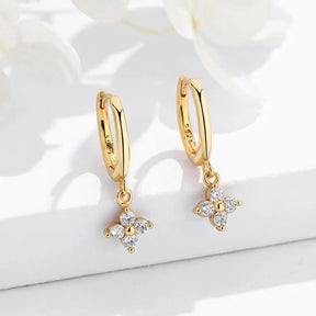 Brinco Dourado com Pingente Flor de Zircônia | BELLORIE