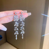 Brinco Folha Longo com Cristais de Zircônia | BELLORIE