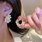 Brinco Luxe Meia Argola Floral | BELLORIE