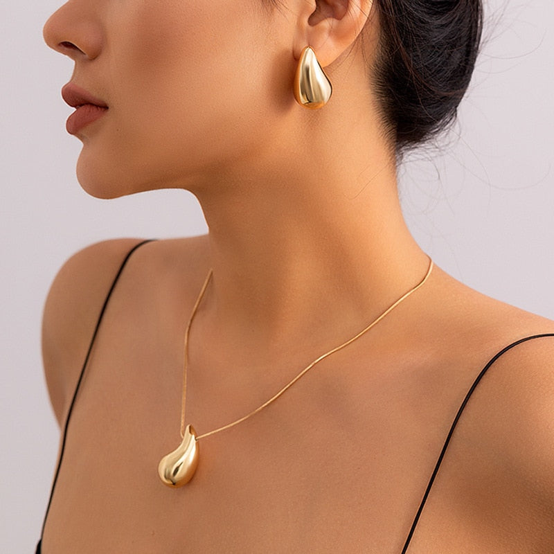 Conjunto Colar e Brincos Gota Dourada | BELLORIE