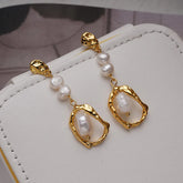 Brinco longo Dourado com Pérolas | BELLORIE