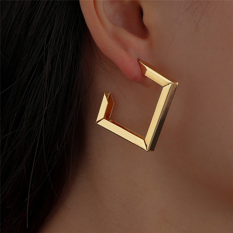 Brinco Dourado Quadrado | BELLORIE