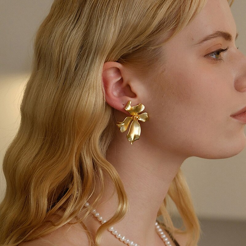 Brinco Flor Banhado a Ouro 18k | BELLORIE