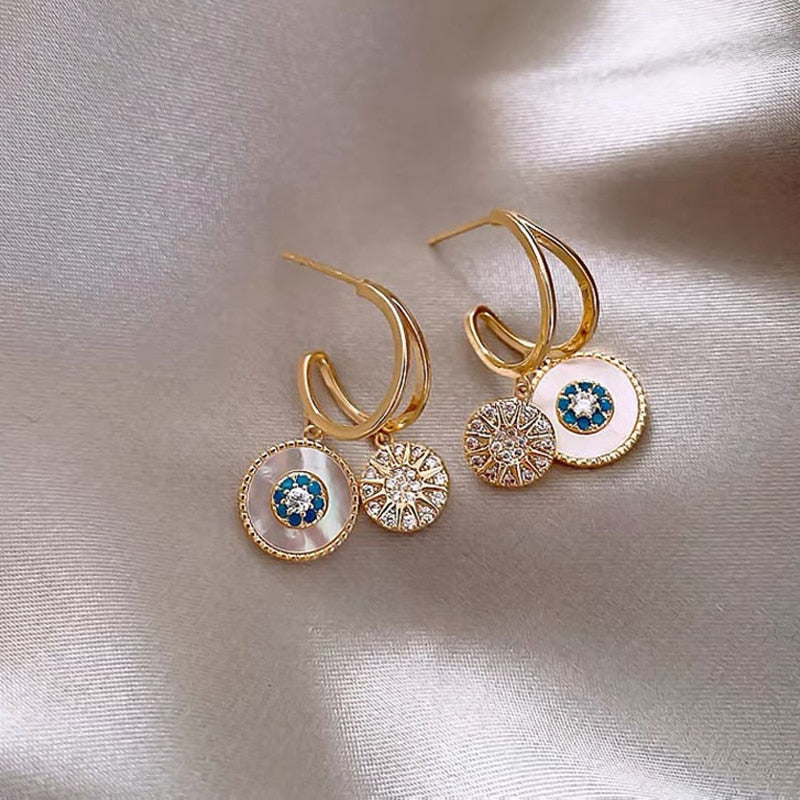 Brinco Dourado Pingente Duplo | BELLORIE