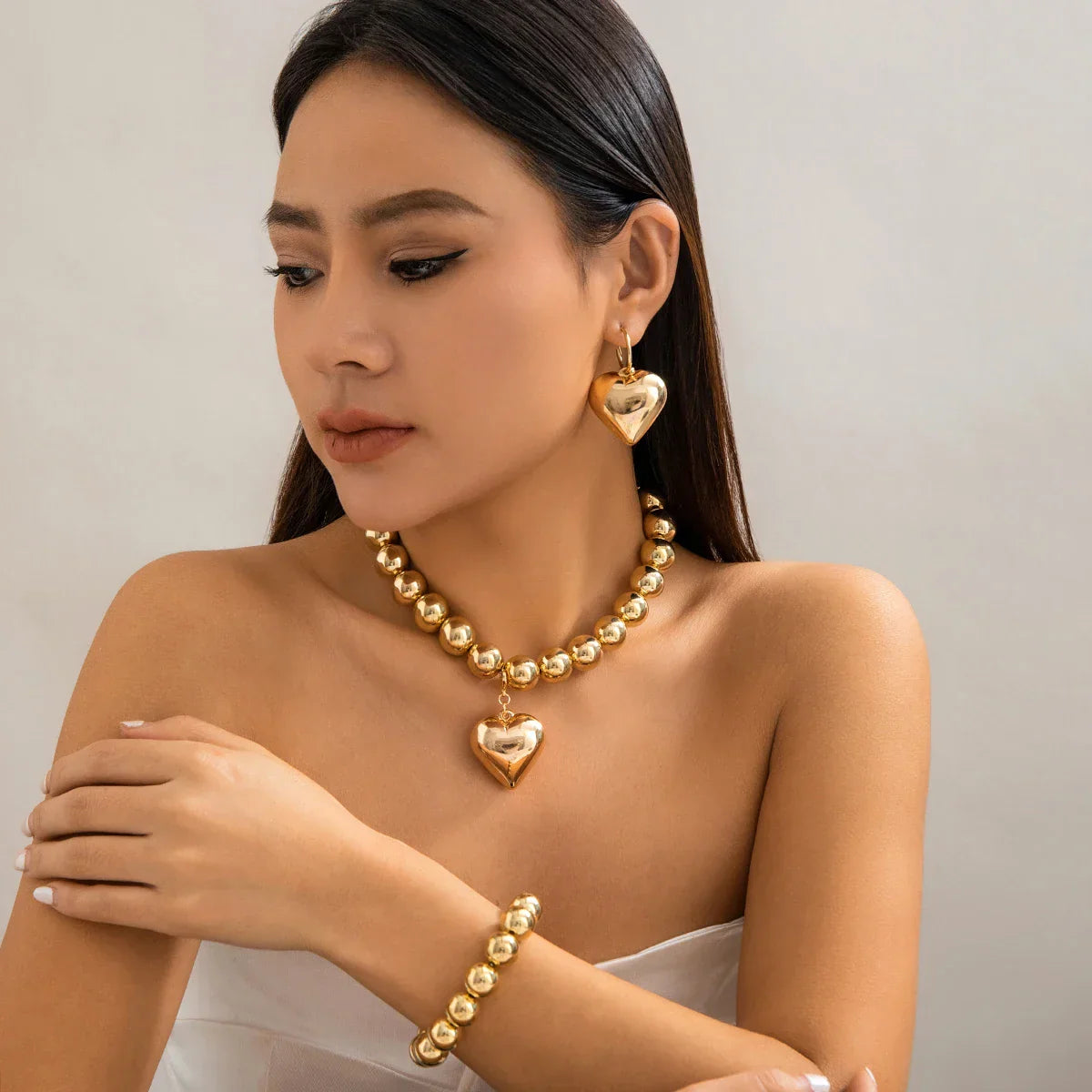 Conjunto Colar Brincos e Pulseira Coração Dourado | BELLORIE