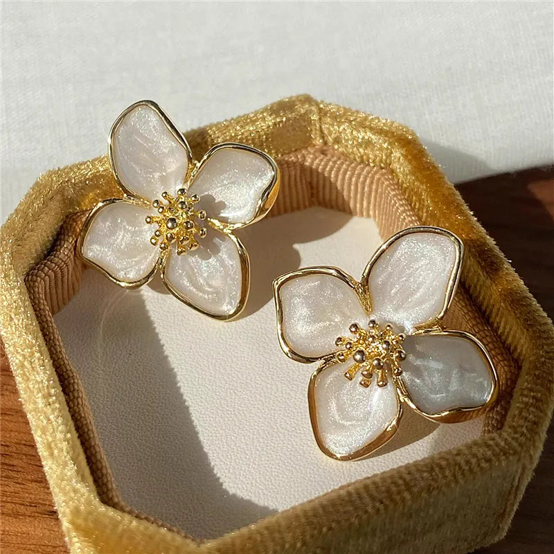Brinco Flor Dourada | BELLORIE