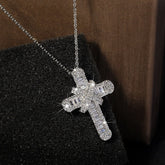 Corrente Crucifixo Luxuoso de Cristais | BELLORIE