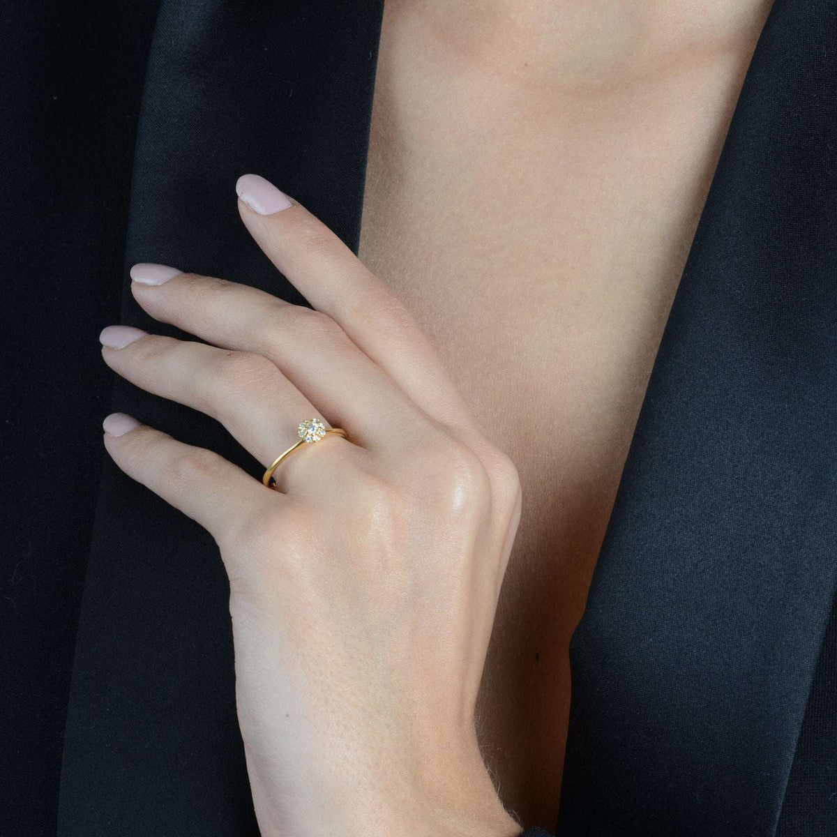 Anel Ouro 24K com 9 Zircônias – Bellorie