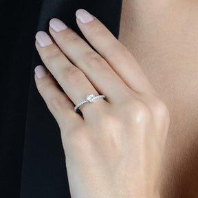 Anel em Ouro Branco Solitário de Coração com Zircônia – Bellorie