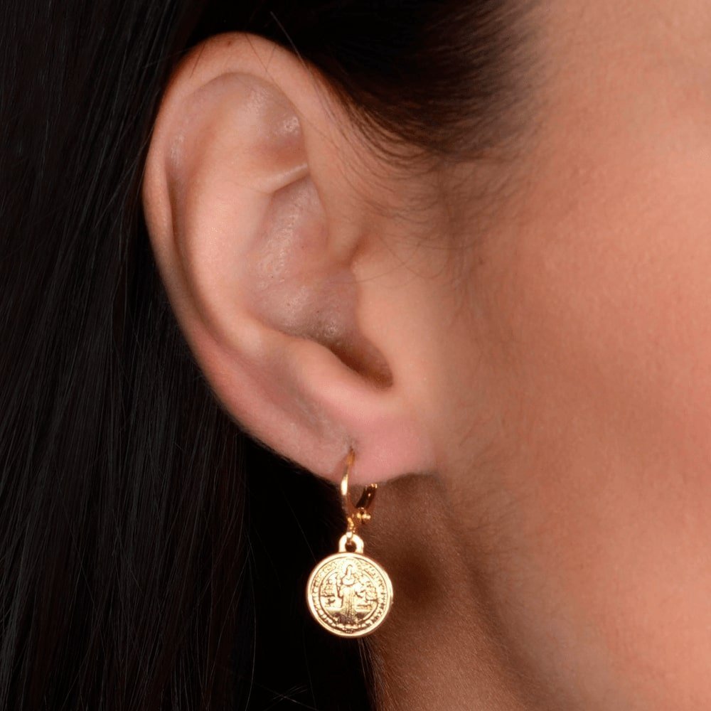 Brinco Ouro 24K Argolinha com Medalha Religiosa – Bellorie