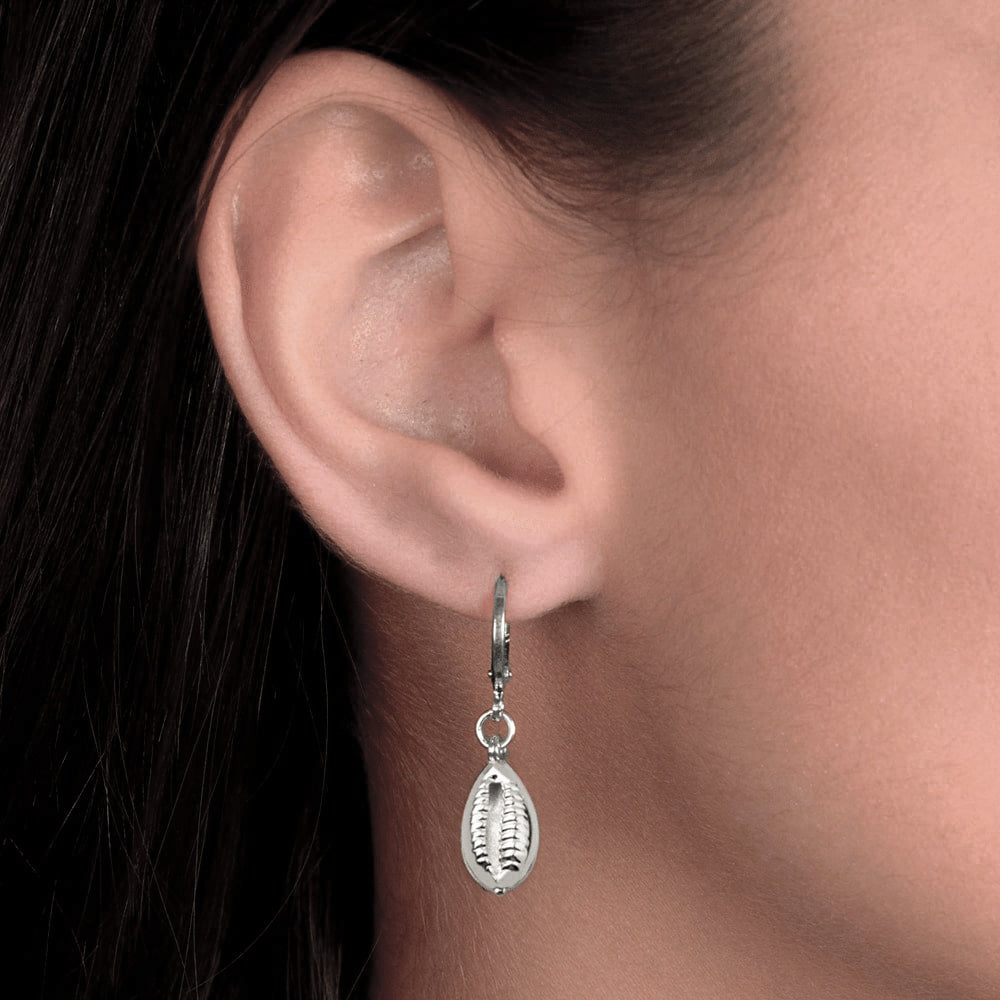 Brinco em Ouro Branco Argolinha com Búzios – Bellorie