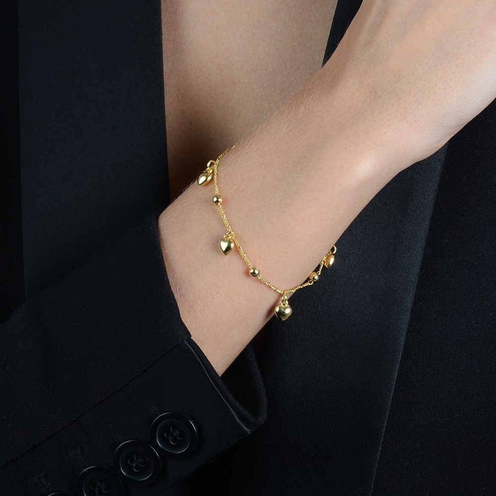 Pulseira em Ouro 24K com Pingentes de Coração e Esferas – Bellorie