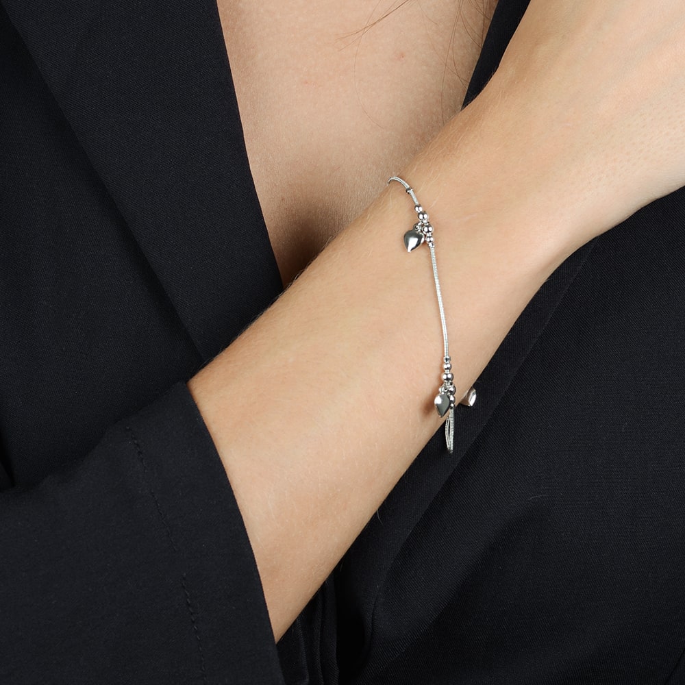 Pulseira em Ouro Branco Lisa com 3 Pingentes de Coração – Bellorie