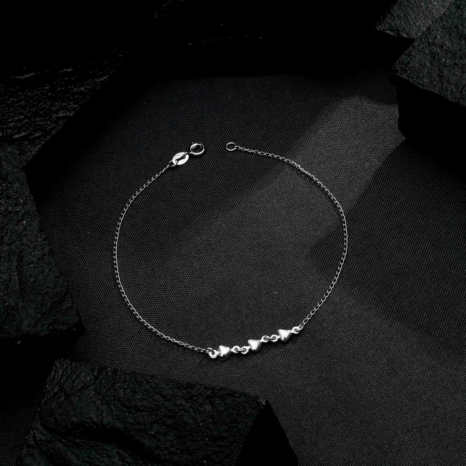 Tornozeleira em Ouro Branco 3 Corações Lisa – Bellorie